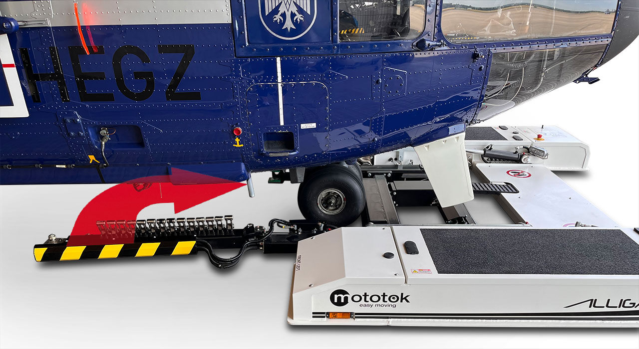 Mototok-Alligator-closes-door-under-EC-AS-332