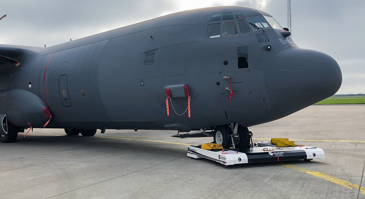 Mototok LB Wide 14 tows a Hercules
