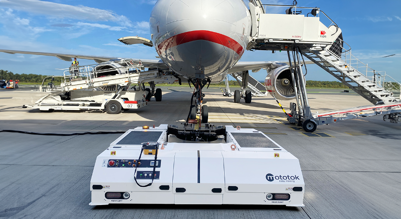 Mototok-Spacer8600NG-waiting-for-pushback-1