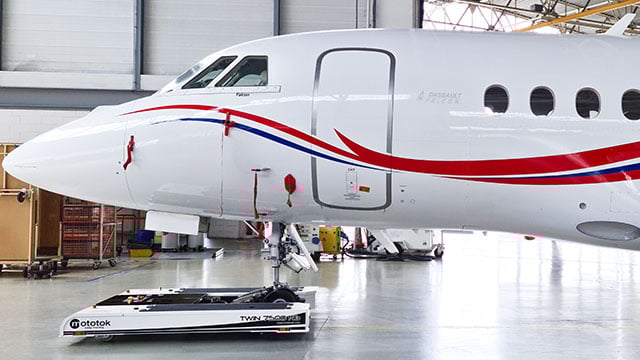 Mototok TWIN 7500NG with a Dassault Falcon