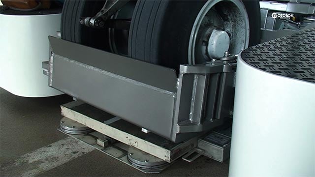 Spacer8600-weighing-nosegear