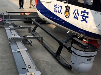 Mototok Helimo clamps the skids from inside or outside
