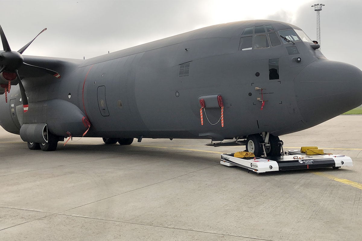 Mototok TWIN Wide tows a Hercules C130