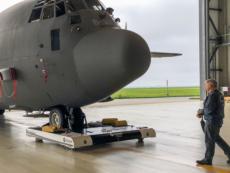 TWIN-Wide-tows-Hercules-C130-in-a-Hangar-960x720