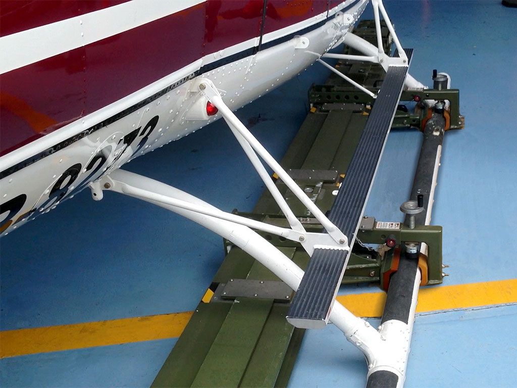 Detail of clamping the skid of a Bell 412 with Mototok Helimo