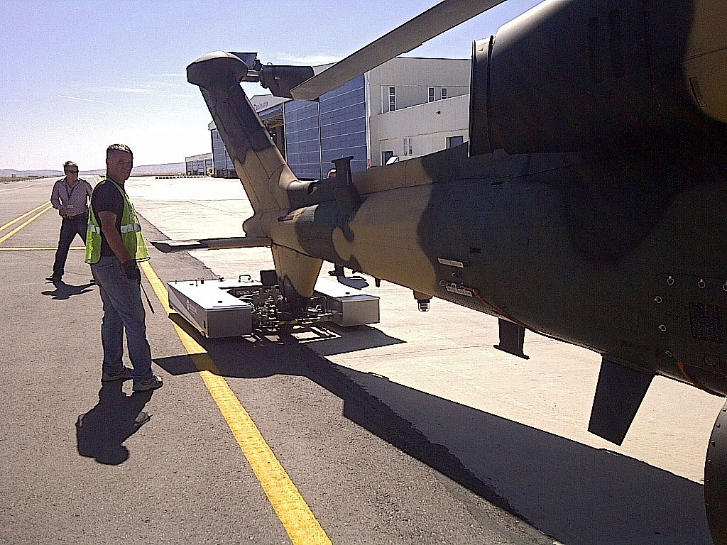 Mototok M 528 tows an Boeing AH 64 Apache