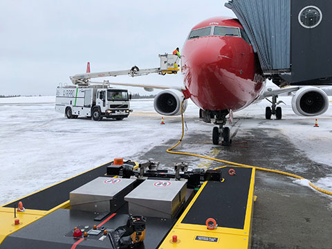 SPACER 8600 waits for Pushback whilst De-icing