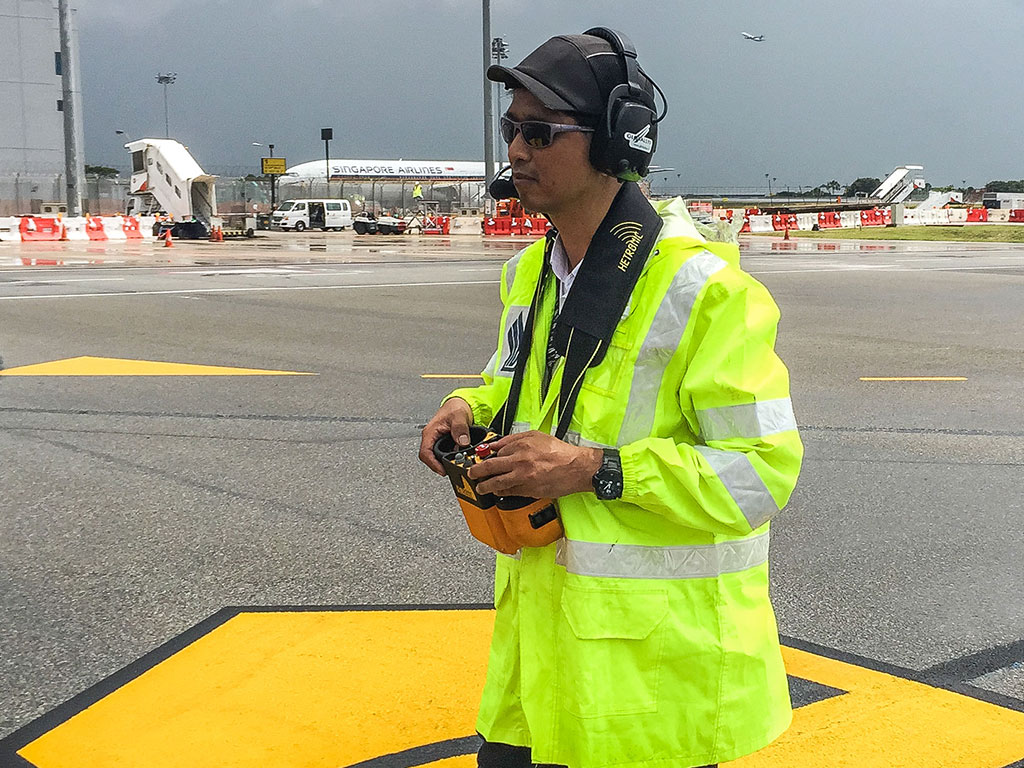 Stay in touch with the Tower, the Pilot and Mototok aswell: Hands free Headset