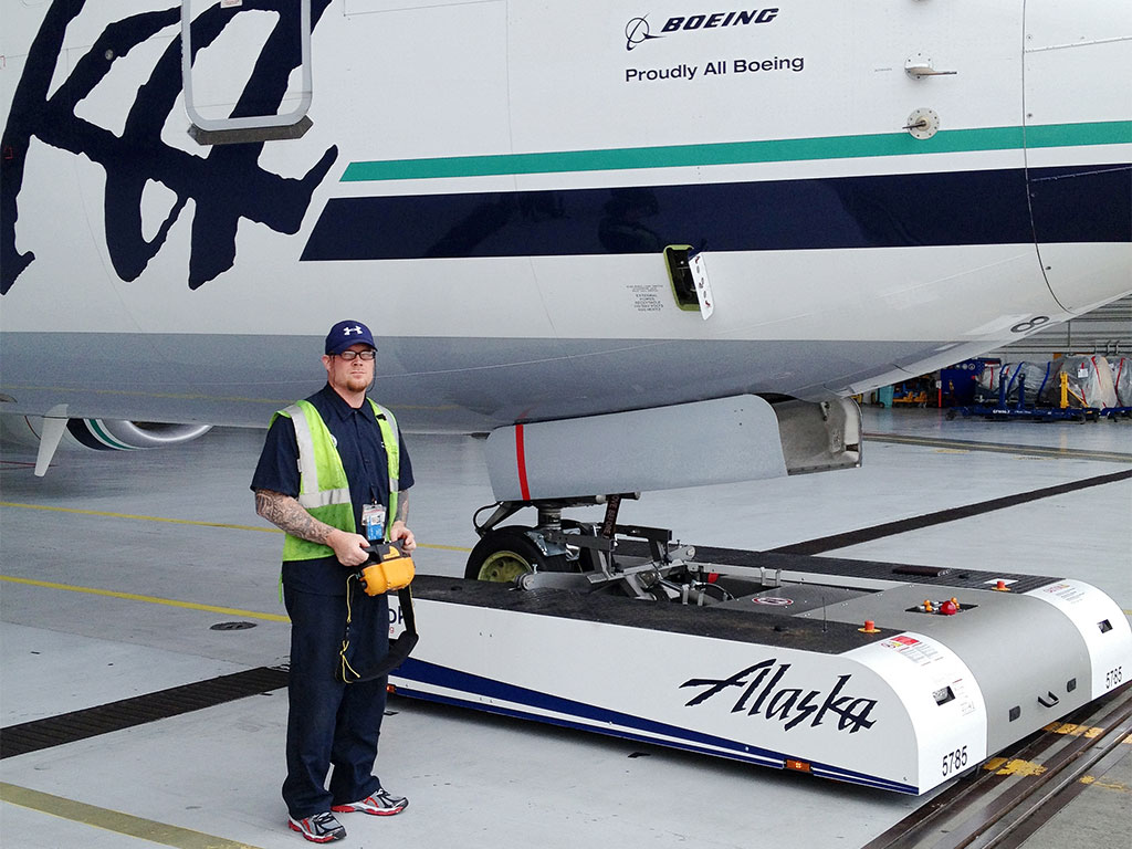 Hangar Operations with a Boeing 737
