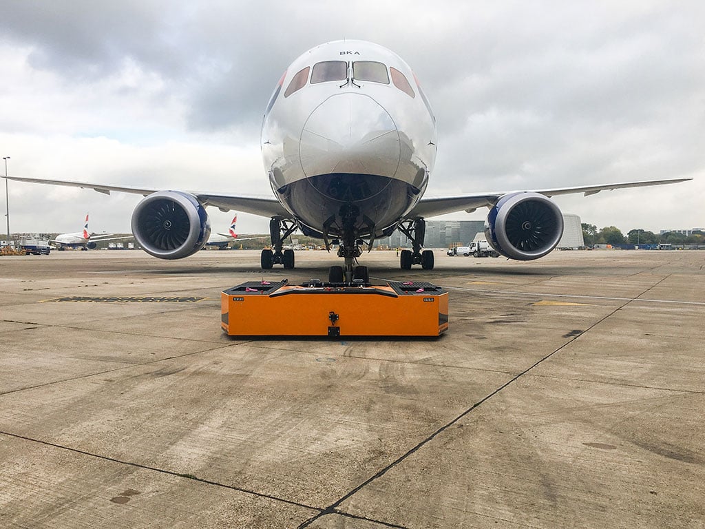Spacer 195 with a Boeing 787 Dreamliner