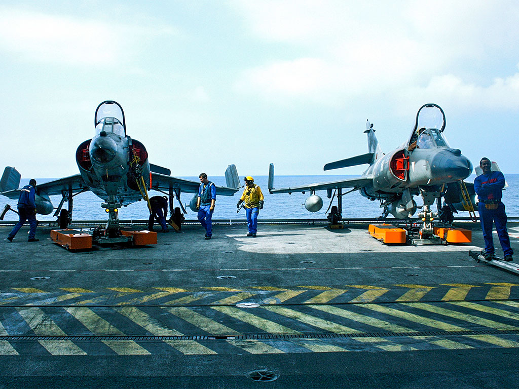 Mototok TWIN tows these Dassault Super Etendard on an Aircraft Carrier
