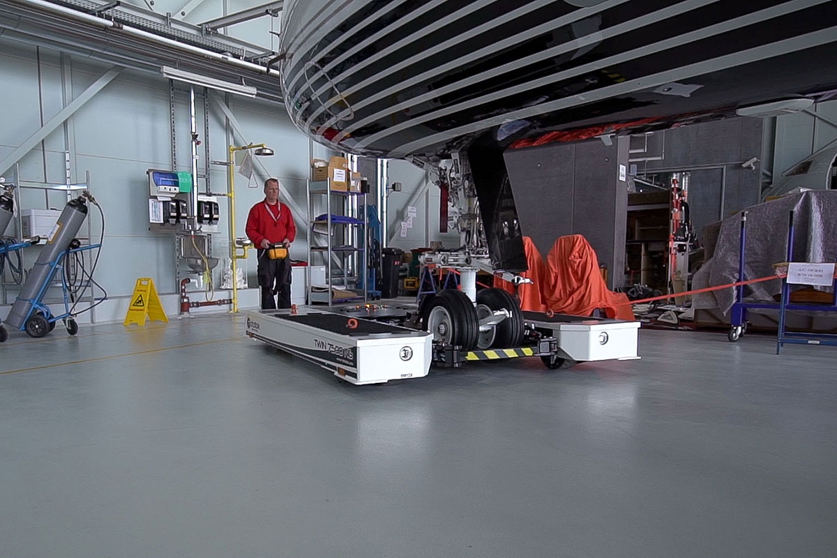 TWIN 7500 NG tows a Global 6000 right into a corner of a hangar