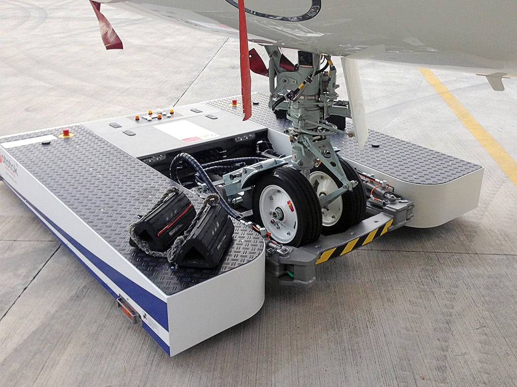 Twin wuth the nose gear of a Bombardier