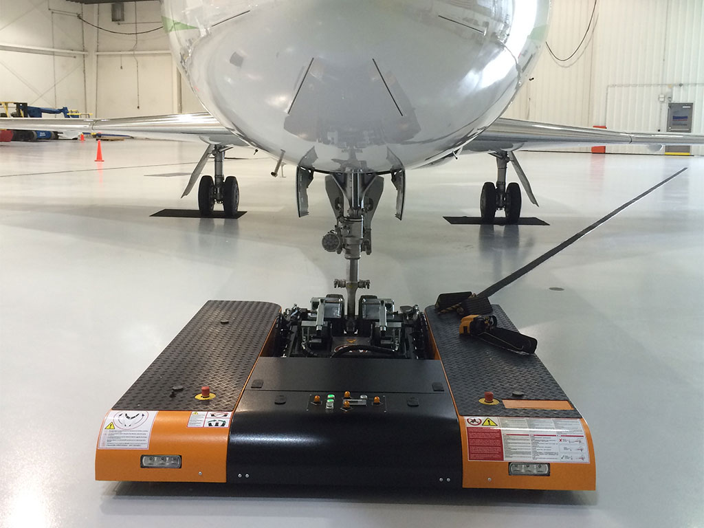 Mototok TWIN loads a Dassault Falcon 2000