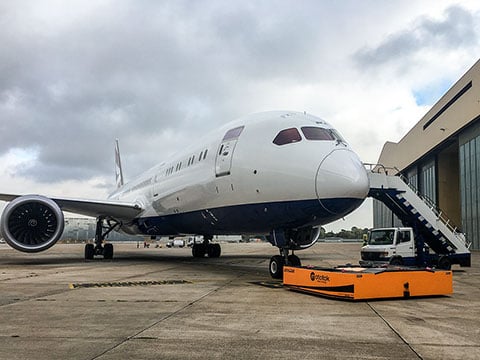 Spacer 200 with a Boeing 787 Dreamliner 001.jpg