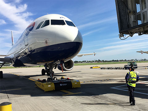 Pushback of an A320 at Heathrow Airport T5