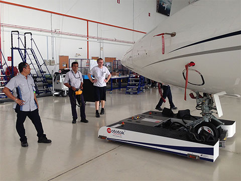 twin-bombardier-hangar-002_small.jpg