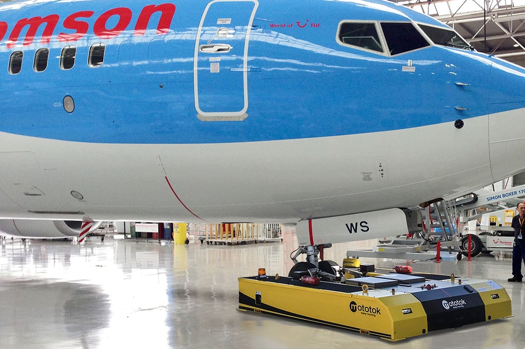 SPACER 8600 in Hangar-Operation with a Boeing 737