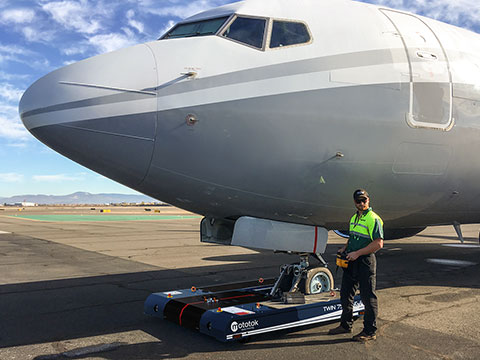 TWIN 7500 tows a BBJ-200