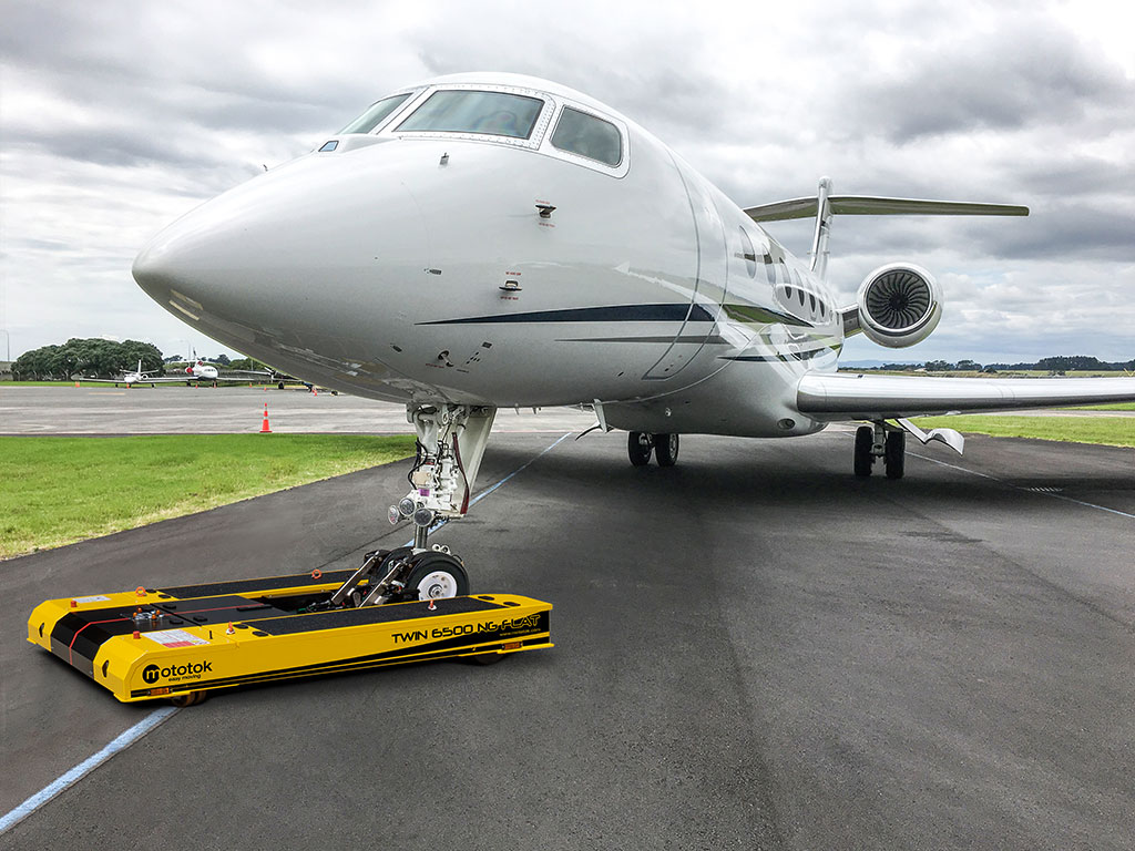 TWIN NG tows a Gulfstream G5